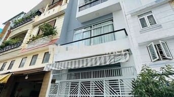 Bán nhà Bình Thạnh hẻm xe hơi - Đinh Tiên Hoàng - 33m2- 4 tầng- 5.x Tỷ
