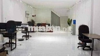 Nhà trống suốt 5x20 có gác rộng nền gạch men giá 9tr đường tải thông