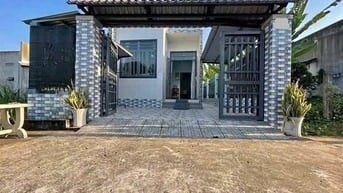 Bán gấp nhà ở Thị Trấn Củ Chi . DT 126,8m2, giá 1ty250 triệu. SHR.