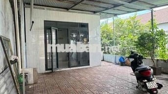 NHÀ RỘNG THOÁNG MÁT GẦN TRƯỜNG , CHỢ ĐỒN, CHO THUÊ LÂU DÀI