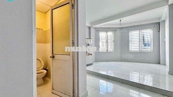 Cho Thuê Studio Cửa Sổ Lớn Gần Hutech - GTVT