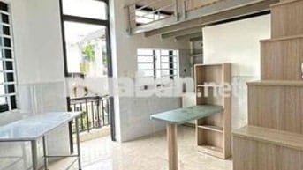 Cho thuê phòng gác lửng, ban công đường Văn Chung, Tân Bình - 4tr9