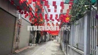 BÁN ĐẤT THUÝ LĨNH, Ô TÔ ĐỖ CỬA