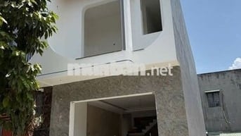 Bán gấp nhà 1 trệt 1 lầu ngay chợ Thái Bình Dương Tân Hiệp Tân Uyên