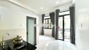 Phòng Ban Công Mới Xây 100% Ngay CV Lê Thị Riêng Q10