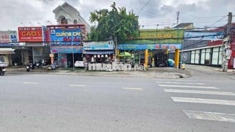 Cho thuê nhà mặt tiền 240m2 Nguyễn tri phương dĩ an Bình Dương