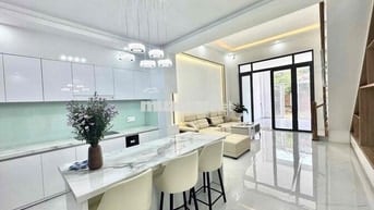 Nhà mê lệch tầng hiện đại bật nhất ngay trung tâm phố          • Căn 1