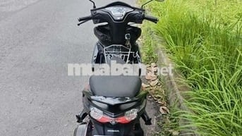 Airblade nữ chạy muốn giao lưu xe khác ngang tầm
