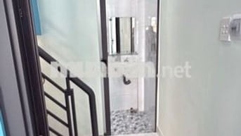 Nhà Gò Vấp giá rẻ Nguyễn Thái Sơn P.7 ngang 2,6m dài 8m 3 tầng HC đủ.