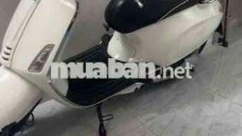 Vespa Piaggio 2019, màu trắng