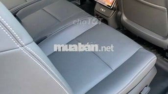 VinFast VF9 Plus màu trắng trần thép 7 chỗ 2024
