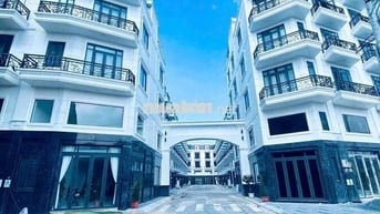 NHÀ PHỐ MỚI XÂY 100% 1Trệt, 1LỬNG,3LẦU, 5PN, 5WC 1/ Tô Ngọc Vân Q12