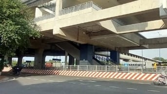 BÁN NHÀ CẤP 4 CŨ KHU AN PHÚ THE VISTA,SÁT BÊN HÔNG THẢO ĐIỀN GẦN GA ME