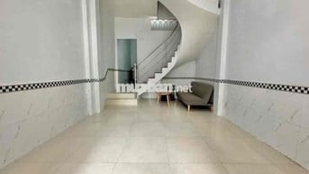 KHU PHAN XÍCH LONG NỐI DÀI - NHÀ ĐẸP 2 LẦU - 35M2 - HẺM 3 GÁC 5,5TỶ TL