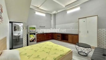 CHO THUÊ CHDV 30M2 FREE 2 XE QUẬN TRUNG TÂM TIỆN DI CHUYỂN, FULL NT.