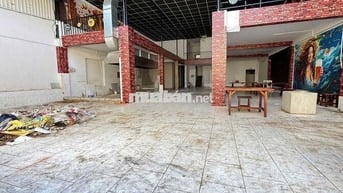CHo thuê mbkd hẻm đường Luỹ bán bích 12x25m trống