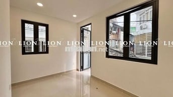 Cho thuê phòng ban công mặt trước Q3 gần ĐH UEH, ĐH Huflit