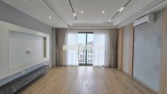 Phố Trạm -6 tầng thang máy - ô tô vào nhà - gần cầu Vĩnh Tuy.