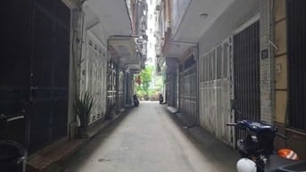 Hoàng quốc Việt 37m2*5T, cách ô tô 25m, nhà đẹp, dân trí cao, 7.5 tỷ