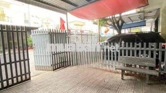 NHÀ 2 LẦU ĐƯỜNG OTO THÔNG SẴN MÁY LẠNH . PHÙ HỢP DẠY HỌC VĂN PHÒNG.