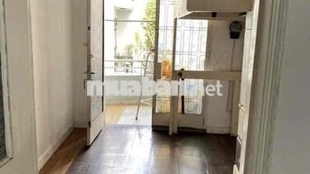 Phòng t11 có gác và ban công rộng thoáng full nt