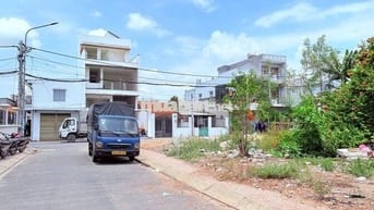HÀNG NGON ĐẤT FULL THỔ ĐƯỜNG NHỰA Ô TÔ 6M NGAY PHẠM VĂN ĐỒNG