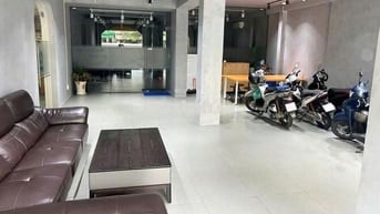 CHo thuê nhà mặt tiền đường Cách mạng thang 8 dt 7,5x23,5m thông suốt