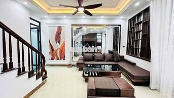 Cầu Giấy, diện tích 40m2, 6 tầng, mặt tiền 4m, giá 9,35 tỷ