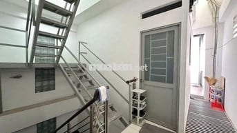 🏡 NHÀ CHDV - 12 PHÒNG - 2 MẶT THOÁNG - HẺM Ô TÔ NƠ TRANG LONG P7