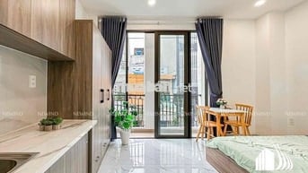 STUDIO BAN CÔNG SIÊU THOÁNG _THANG MÁY_FULL NT GẦN PHẠM VĂN ĐỒNG