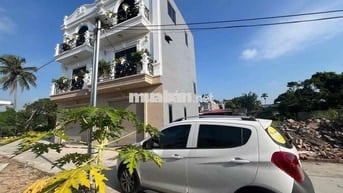 nhà ngay sát hồ rế siêu phẩm 3 tầng