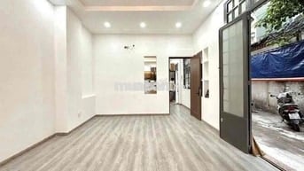 Cho thuê nhà HXH Nguyễn Duy Dương Q10, 5x12m, Trệt 3 lầu, giá 40tr
