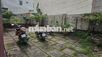 Nhà và đất dt rộng, 2pn 3wc gần kế bên chợ trường học .