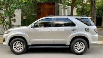 Gia đình cần bán xe Toyota Fortuner bản V cao cấp