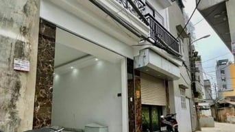 Hoàng Quốc Việt 31m2*5T, nhà đẹp, cách ô tô 30m, ngõ to rộng, 7.5 tỷ