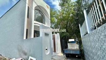 Bán nhà phố 76m2 gần Chợ Hưng Long giáp Bình Chánh 2km Sổ Hồng Riêng