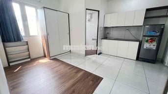 Cho Thuê Căn 1PN Ngăn Vách Tách Bếp Cửa Sổ Thang Máy Full NT Giáp Q10