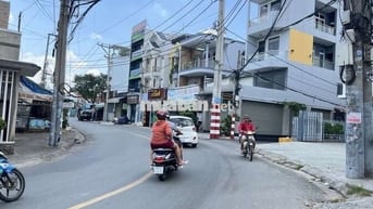 Đường số 8-Linh Xuân-Thủ Đức-Xe Hơi Tránh Nhau