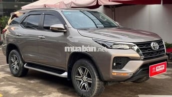 Toyota Fortuner DẦU TỰ ĐỘNG 1 CẦU 2022 màu đồng