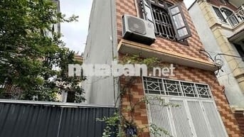 CẦN BÁN NHÀ 4 TẦNG MẶT PHỐ BẮC CẦU . 4 PHÒNG NGỦ VIEW THOÁNG CỔ LOA