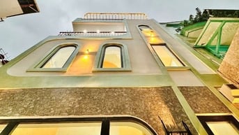 ⭐️Nhà DT:5x10m, 3 Lầu tuyệt đẹp Cao cấp hẻm Huỳnh Văn Bánh, P11.