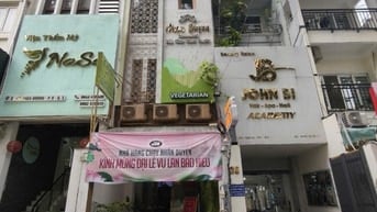 CẦN GẤP 1 NAM GIỮ XE Ở NHÀ HÀNG CHAY - BAO ĂN Ở