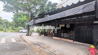 Cho thuê mặt bằng góc, 2 mặt tiền, Tân Phong quận 7