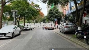 Bán nhà mặt phố Nguyễn Đình Hoàn DT 110m2 - MT 7m3 - 35 tỷ - KD VP
