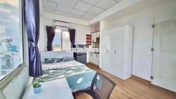 Phòng Ban Công siêu rộng, full nội thất 45m2 ngay tại Phan Chu Trinh