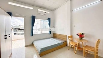 Mới 100% ! Dạng studio balcon - Full Nội Thất - Ngay Vòng Xoay Dân Chủ