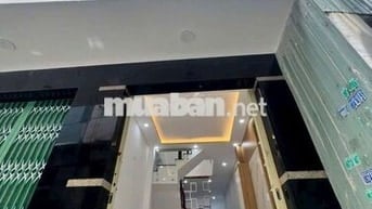 Nhà mới xây cách biển 1Km cách đường oto 10
