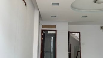 Nhà mặt tiền 5 phòng ngủ, đường rộng xe tải
