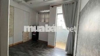 PHÒNG 41M2 TRONG NHÀ MẶT TIỀN NGUYỄN THỊ THẬP 2PN BÊN TRONG CÓNỘI THẤT