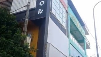 Nhà mặt phố Lạc Long Quân 5 tầng,100m2.26t , nểu thuê t1,t2 thì 20t 